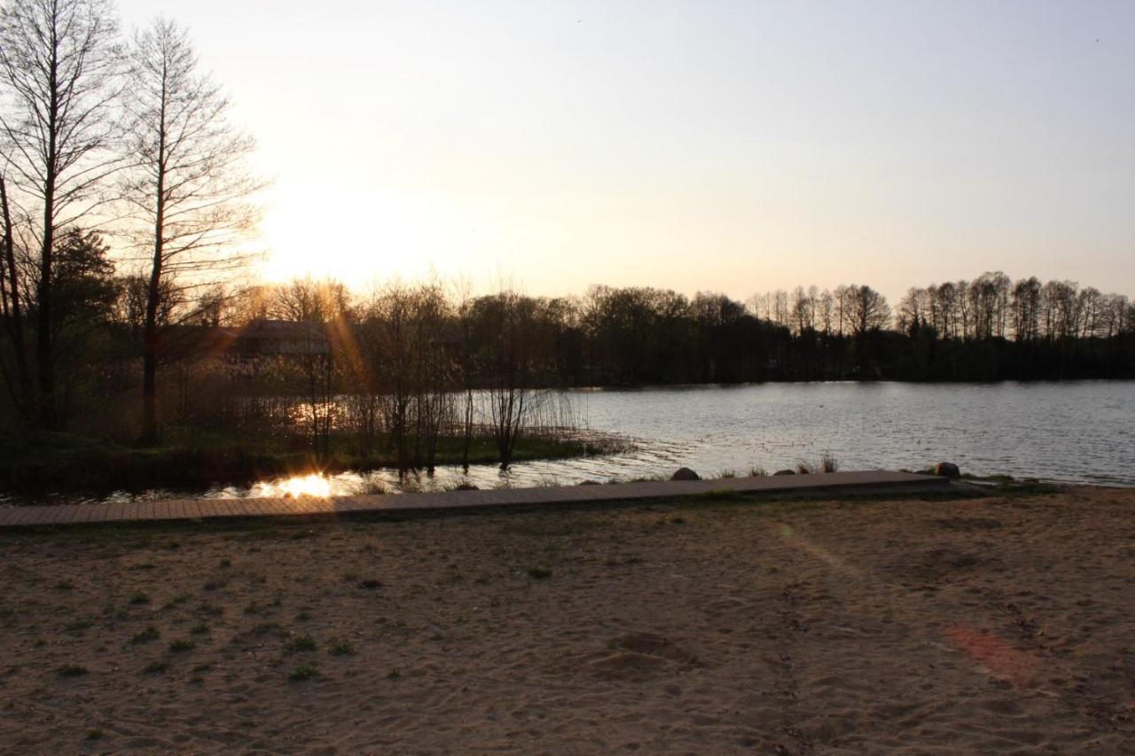 Domek Nad Jeziorem Bystrzyna Świdwin Esterno foto