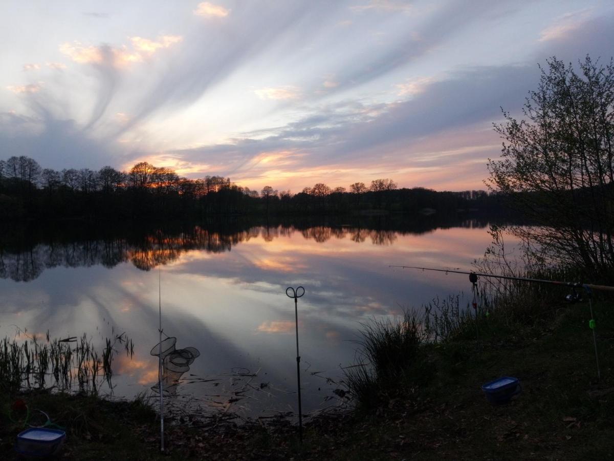 Domek Nad Jeziorem Bystrzyna Świdwin Esterno foto