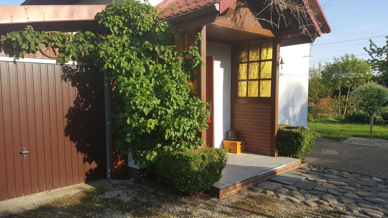 Domek Nad Jeziorem Bystrzyna Świdwin Esterno foto